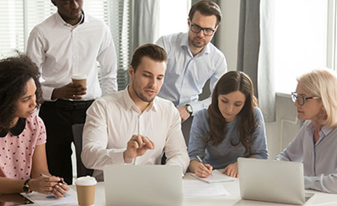 How do generational differences contribute to a better understanding of DEI's challenges - Visor Empresarial